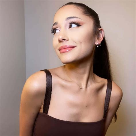 ariana grandeporno|Ariana Grande .